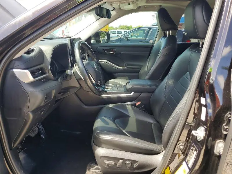2021 TOYOTA HIGHLANDER XLE  