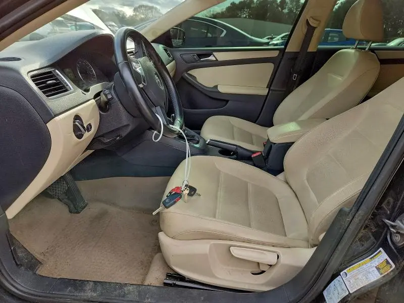 2012 VOLKSWAGEN JETTA SE  