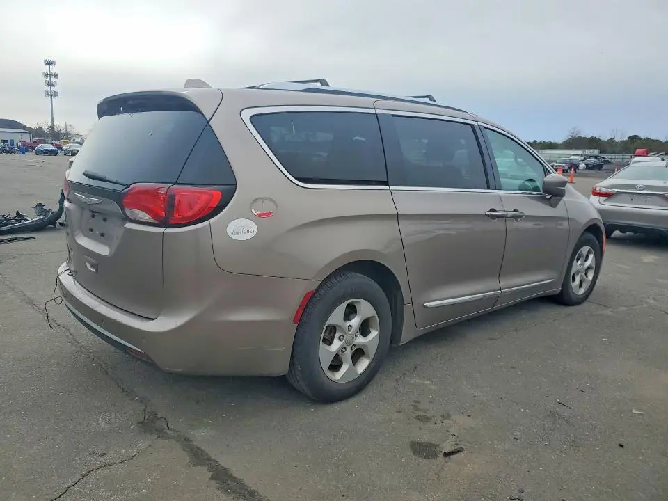 2017 CHRYSLER PACIFICA TOURING L PLUS  