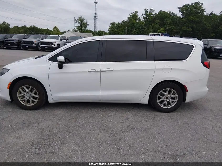 2021 CHRYSLER VOYAGER LX