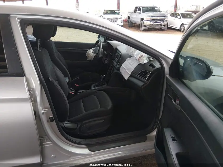 2018 HYUNDAI ELANTRA SE