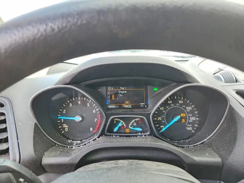 2017 FORD ESCAPE SE  