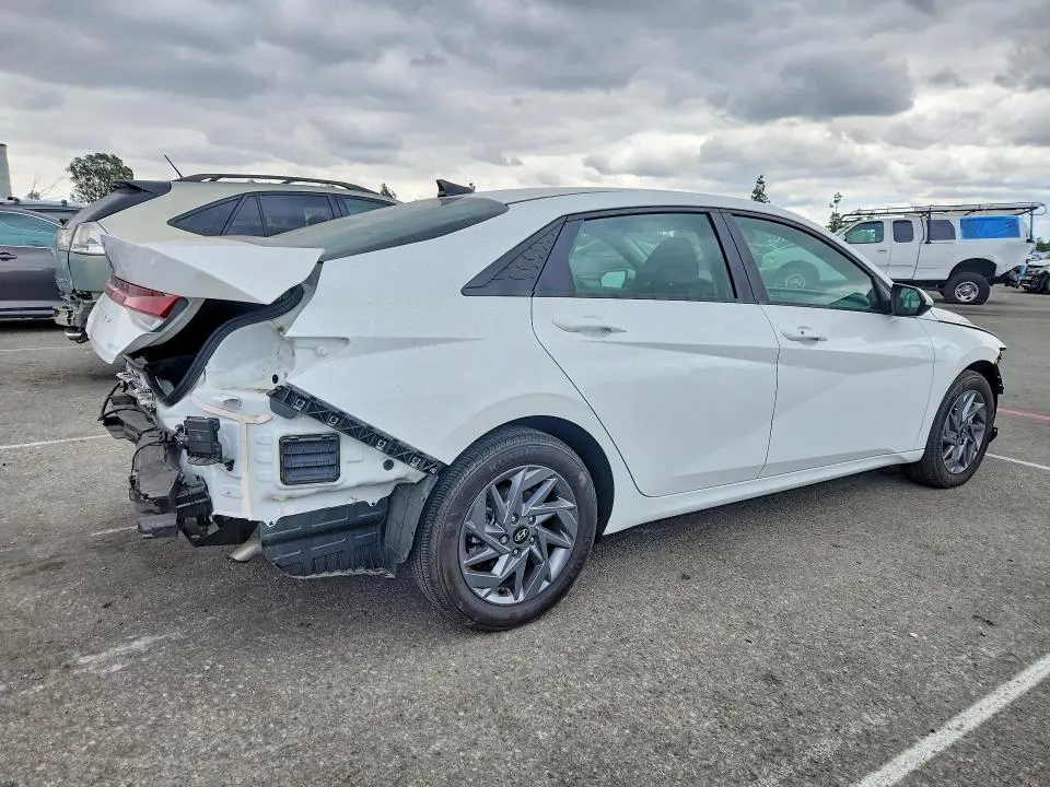 2024 HYUNDAI ELANTRA BLUE  