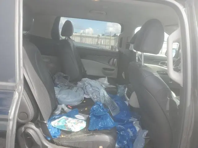 2024 KIA CARNIVAL LX  