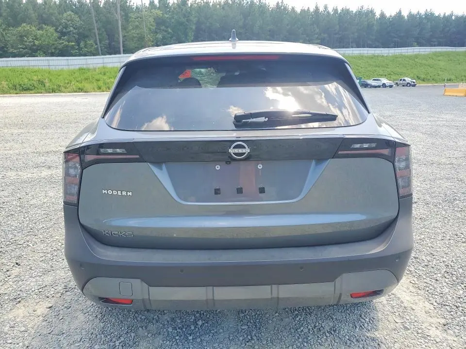 2025 NISSAN KICKS SV  