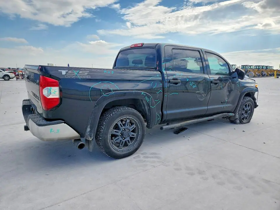 2017 TOYOTA TUNDRA CREWMAX SR5  