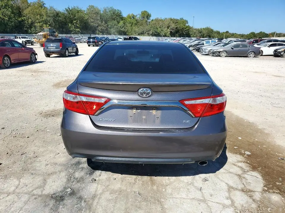 2015 TOYOTA CAMRY SE  