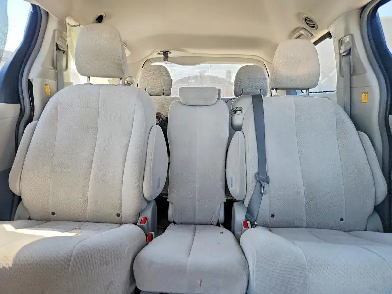 2012 TOYOTA SIENNA LE  