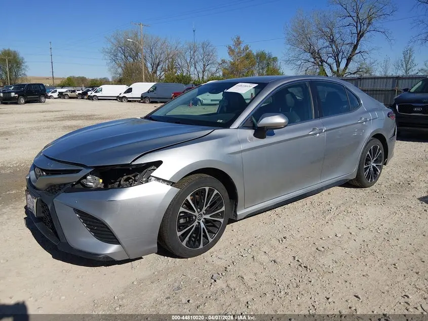 2019 TOYOTA CAMRY SE