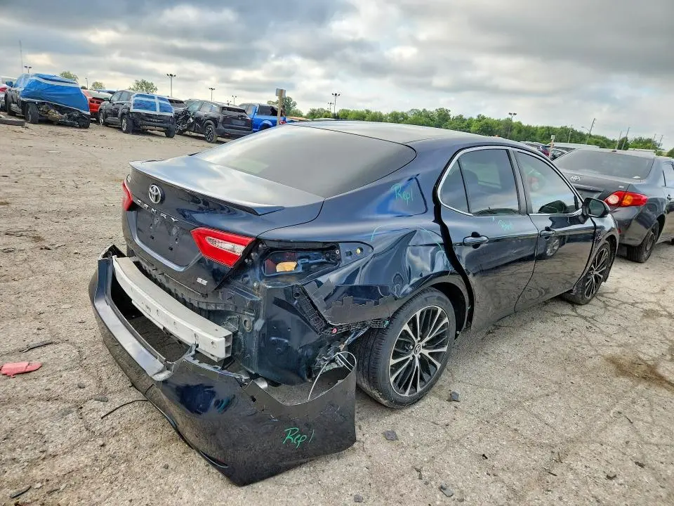 2018 TOYOTA CAMRY SE  