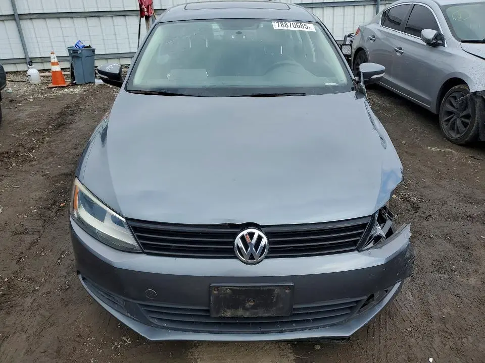 2011 VOLKSWAGEN JETTA SE  