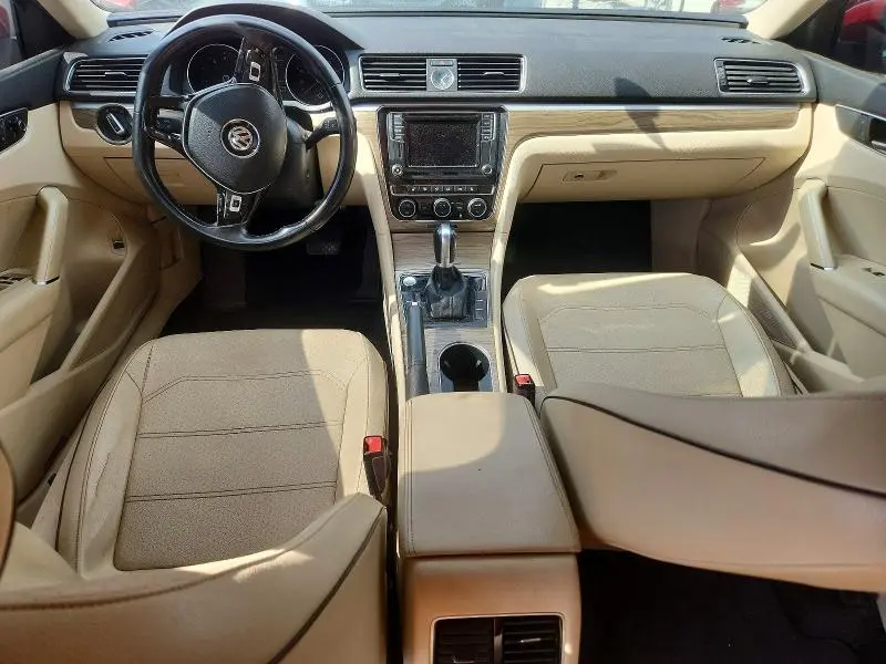2017 VOLKSWAGEN PASSAT SE  