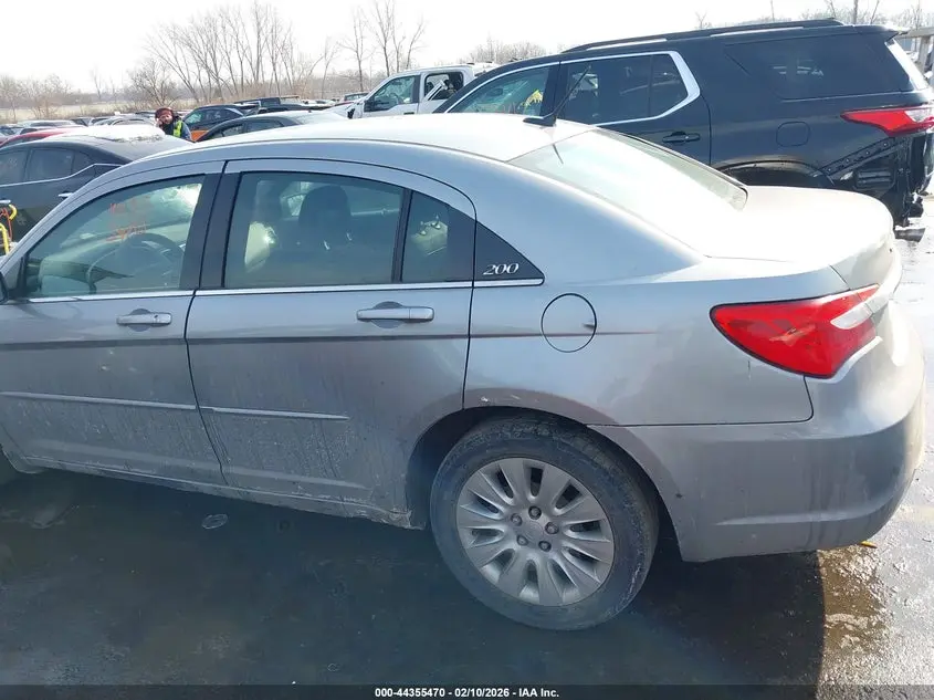 2013 CHRYSLER 200 LX