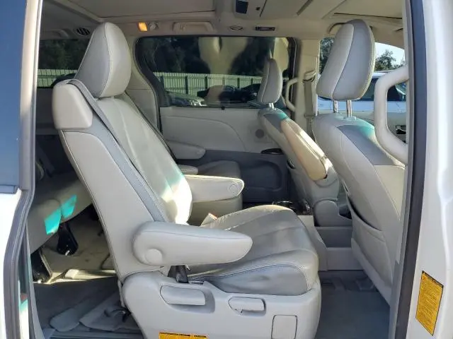 2012 TOYOTA SIENNA XLE  