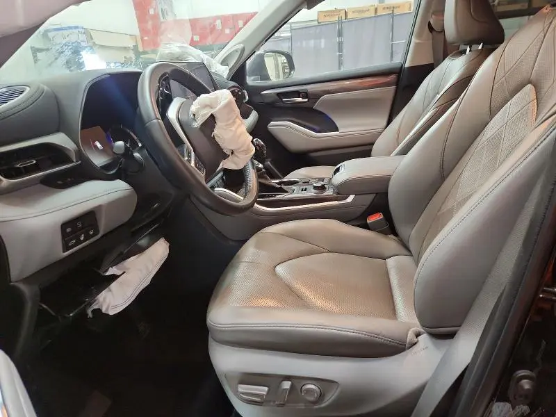2022 TOYOTA HIGHLANDER PLATINUM  