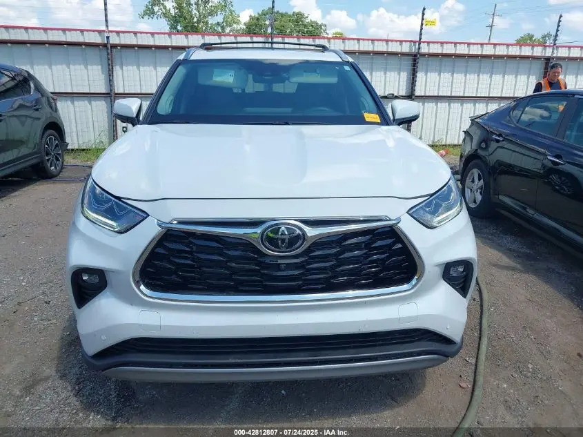 2024 TOYOTA HIGHLANDER PLATINUM