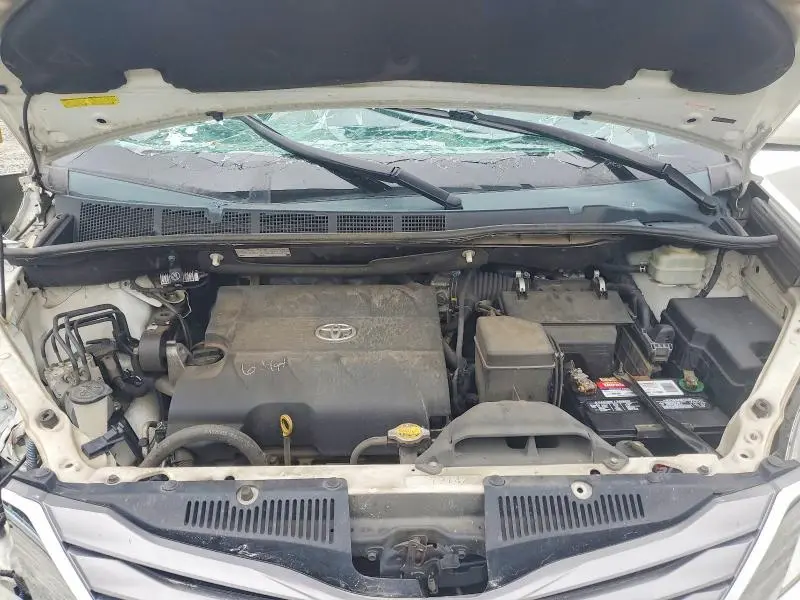 2015 TOYOTA SIENNA XLE 8-PASSENGER  