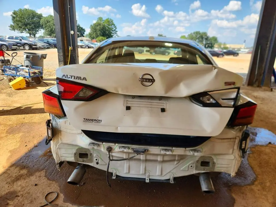 2023 NISSAN ALTIMA SR  
