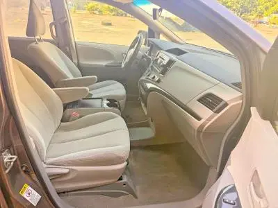 2011 TOYOTA SIENNA LE  
