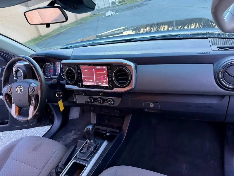 2020 TOYOTA TACOMA SR5  