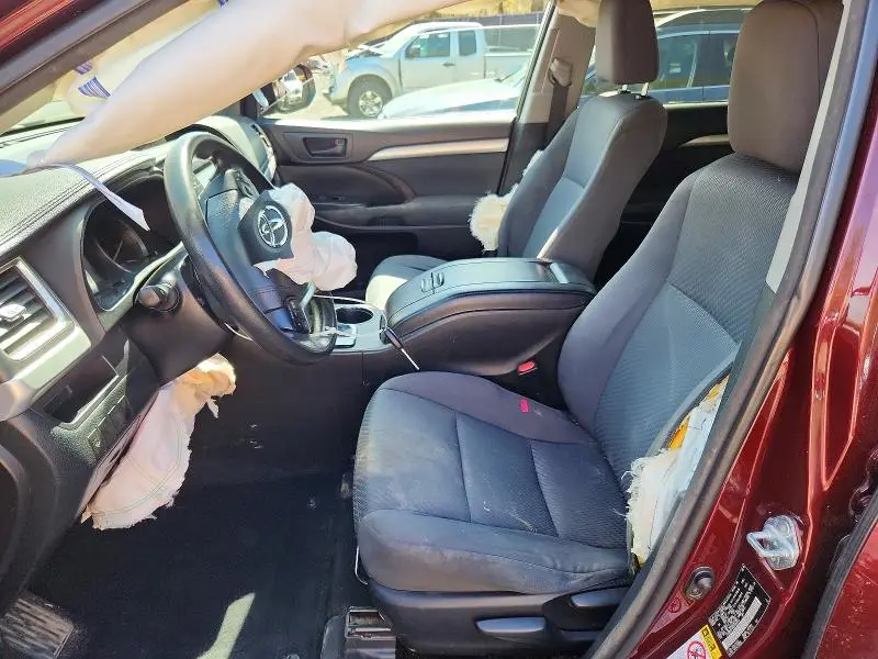 2016 TOYOTA HIGHLANDER LE  