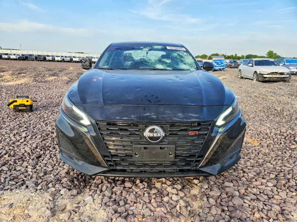 2023 NISSAN ALTIMA SR  