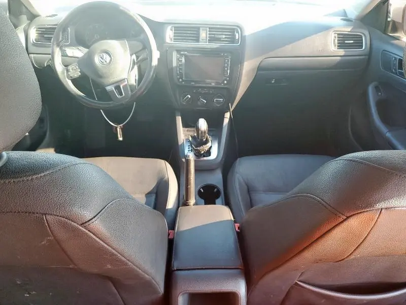 2011 VOLKSWAGEN JETTA SE  