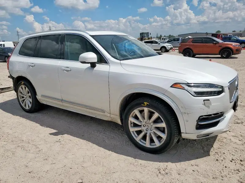 2017 VOLVO XC90 T6  