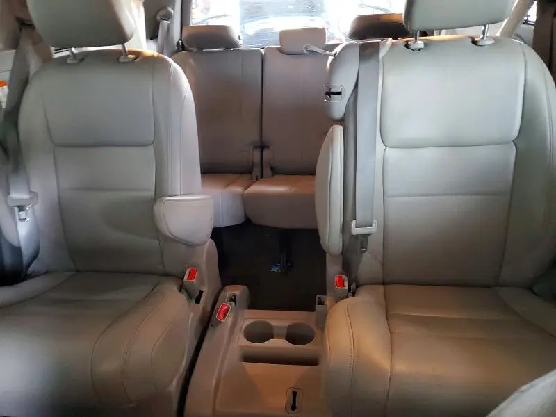 2018 TOYOTA SIENNA XLE 8-PASSENGER  