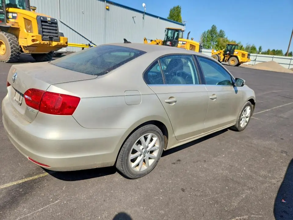 2013 VOLKSWAGEN JETTA SE  