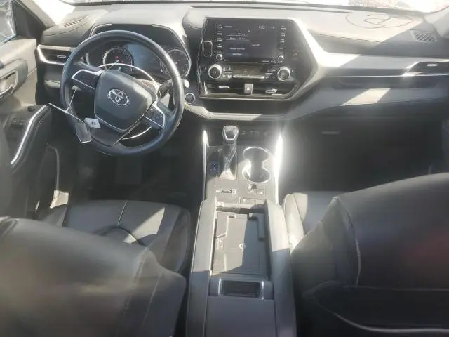 2022 TOYOTA HIGHLANDER XLE  