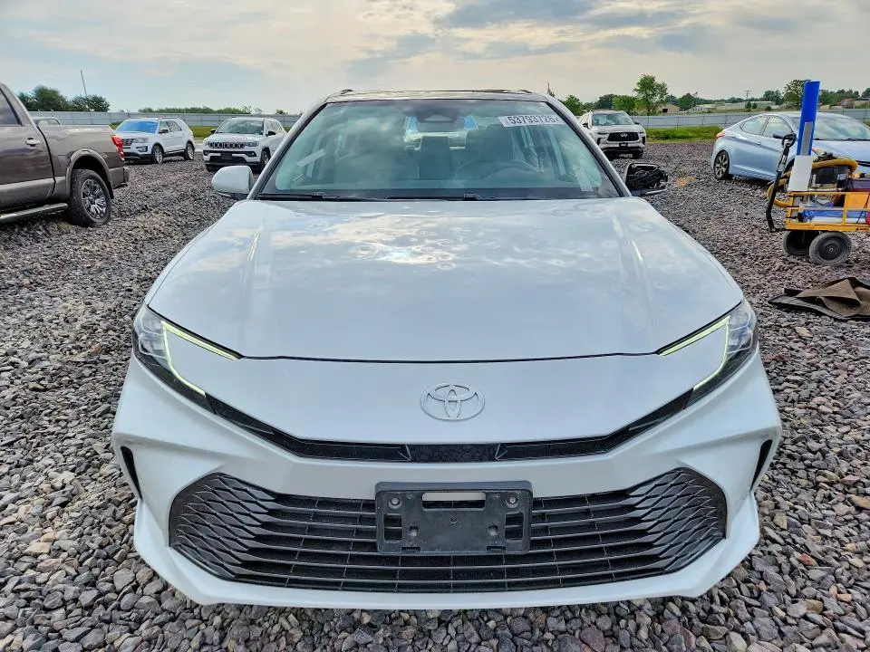 2025 TOYOTA CAMRY XLE  