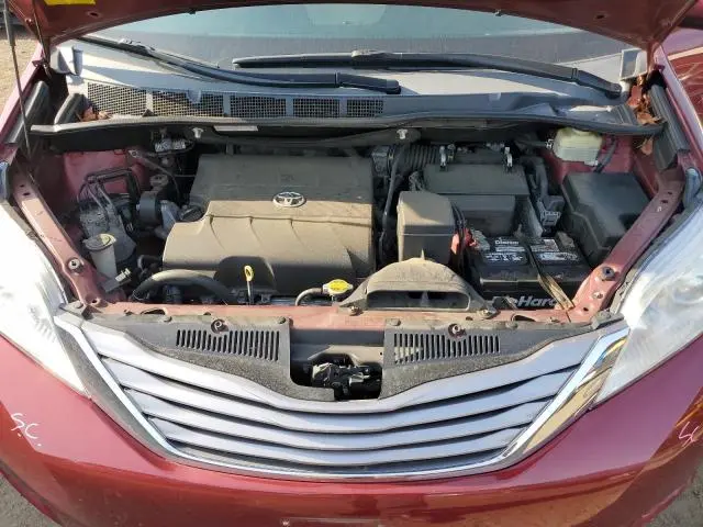 2016 TOYOTA SIENNA XLE  