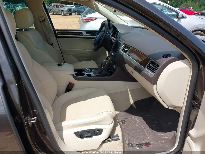 2016 VOLKSWAGEN TOUAREG TDI LUX
