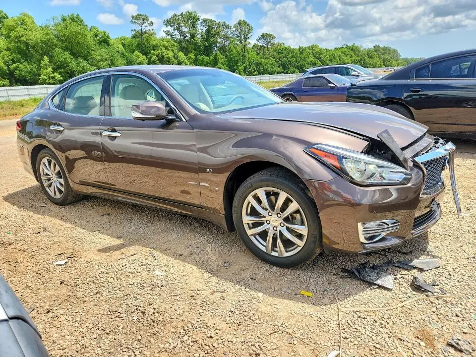 2019 INFINITI Q70 3.7 LUXE  