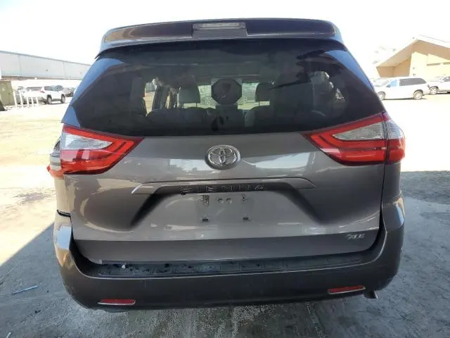 2016 TOYOTA SIENNA XLE  