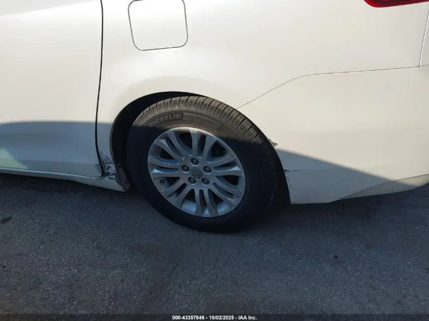 2015 TOYOTA SIENNA XLE PREMIUM 8 PASSENGER