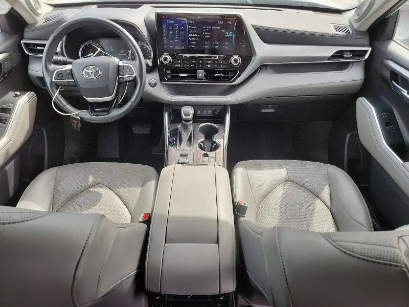 2022 TOYOTA HIGHLANDER PLATINUM  