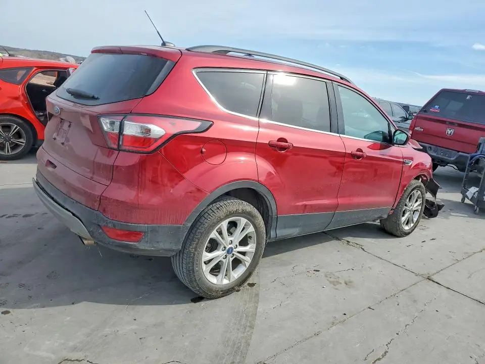 2017 FORD ESCAPE SE  