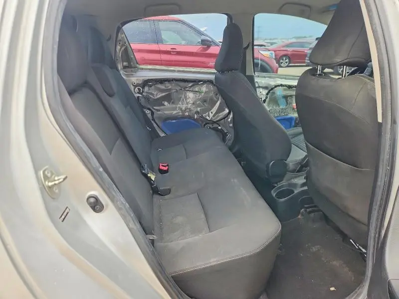 2015 TOYOTA YARIS 5-DOOR SE  