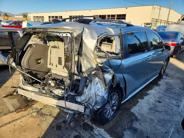 2021 TOYOTA SIENNA LE  