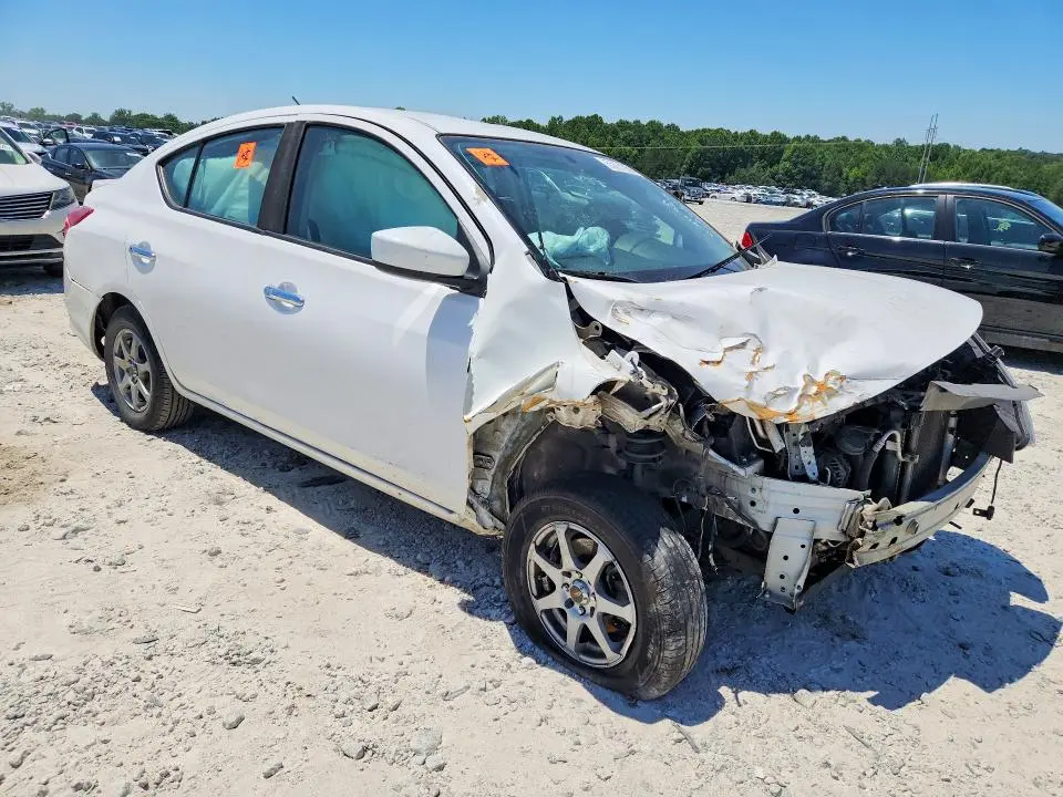 2019 NISSAN VERSA SV  