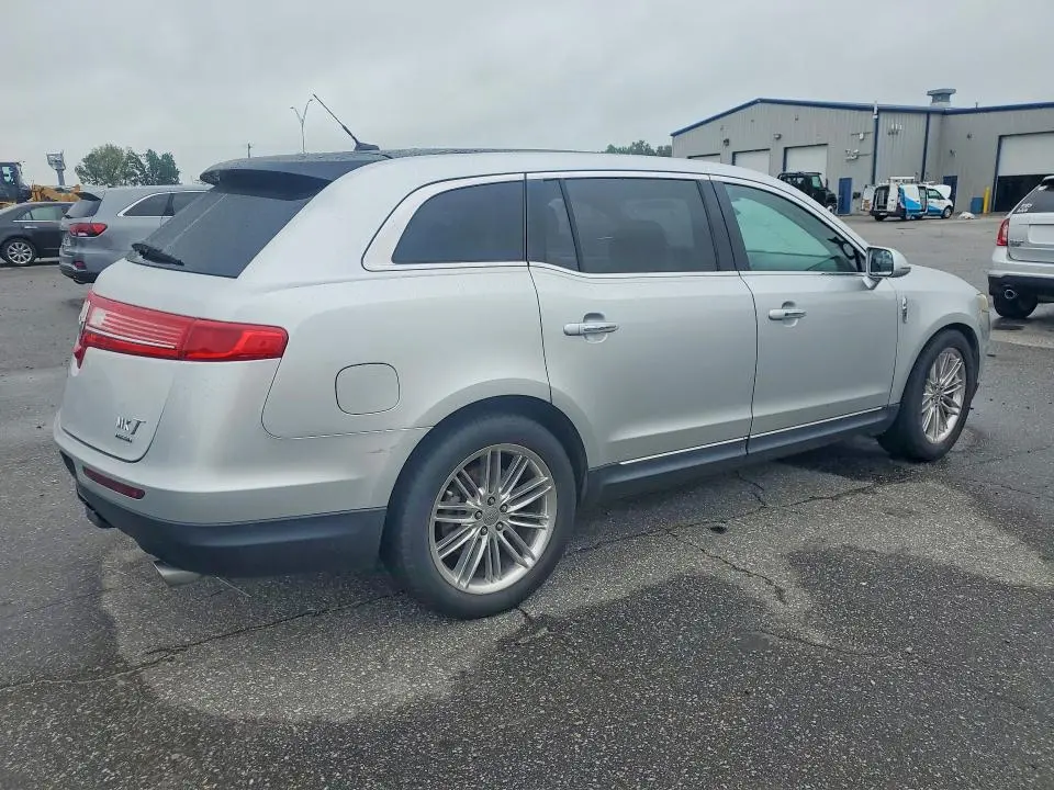 2013 LINCOLN MKT   