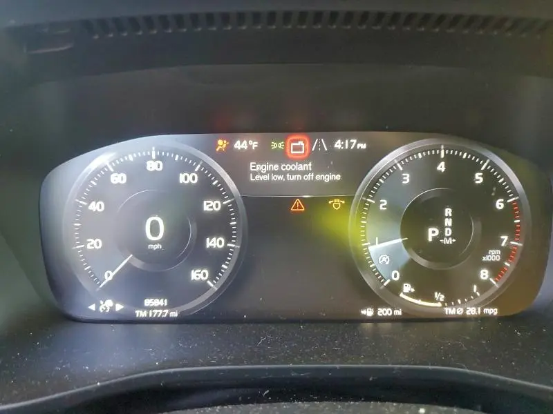 2022 VOLVO XC40 T5 MOMENTUM  