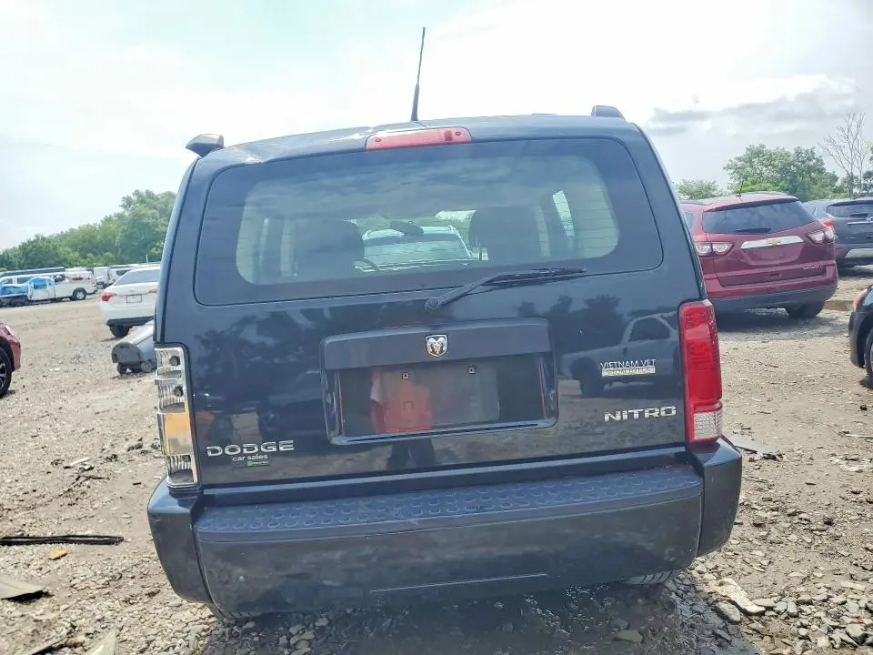 2011 DODGE NITRO SE  