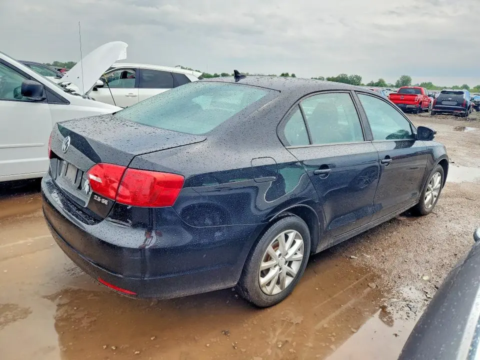 2011 VOLKSWAGEN JETTA SE  