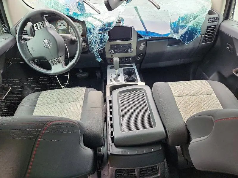 2011 NISSAN TITAN SV  