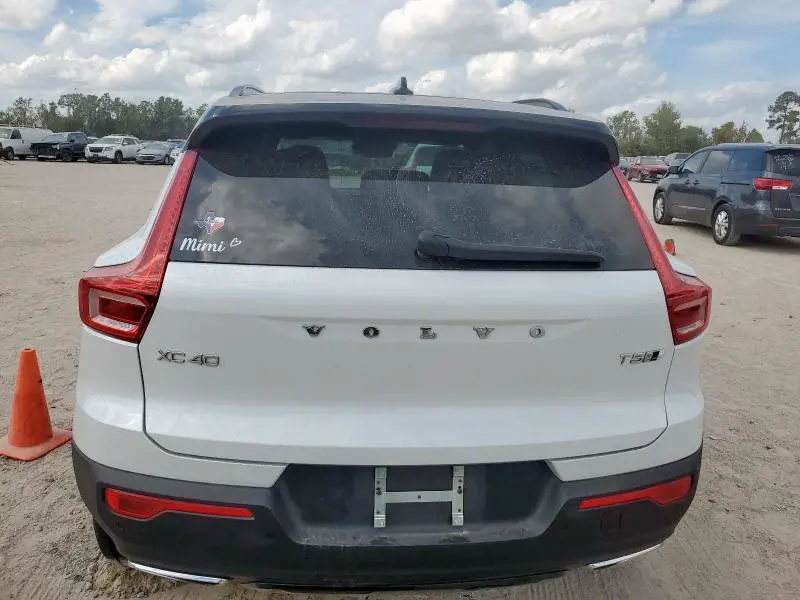 2020 VOLVO XC40 T5 R-DESIGN  