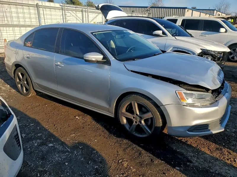 2012 VOLKSWAGEN JETTA SE  