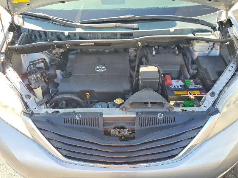 2011 TOYOTA SIENNA LE  